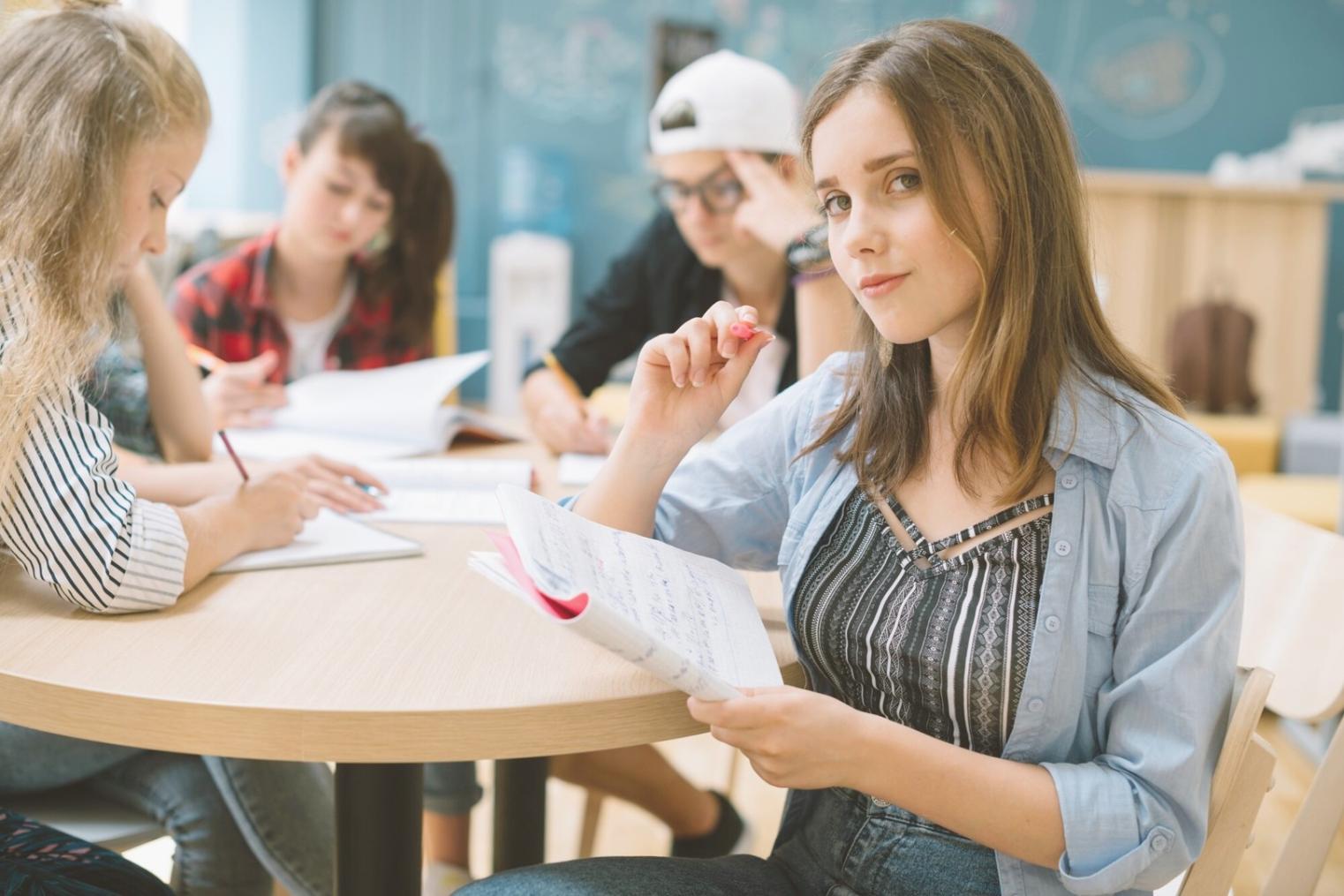 Instructora especializada en gestión del estrés financiero